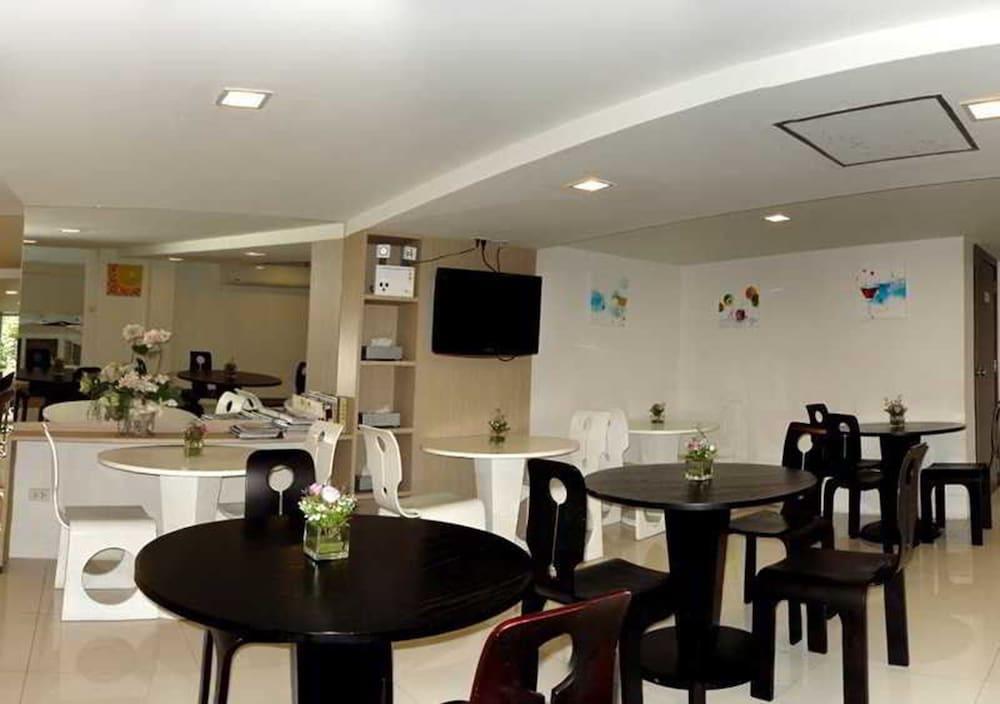Nantra Silom Hotel Banguecoque Exterior foto
