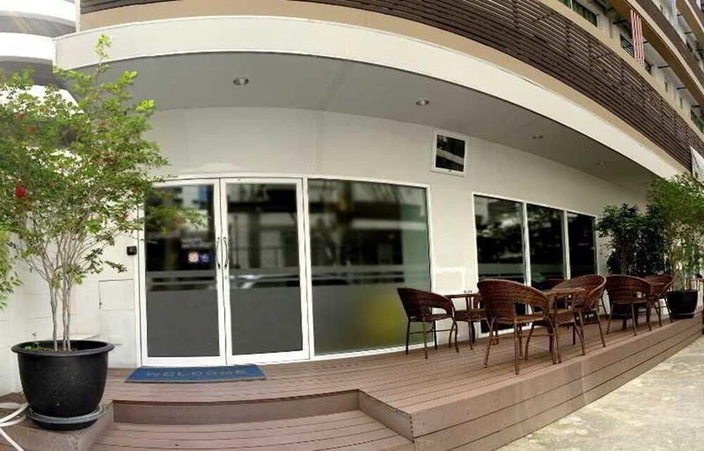Nantra Silom Hotel Banguecoque Exterior foto