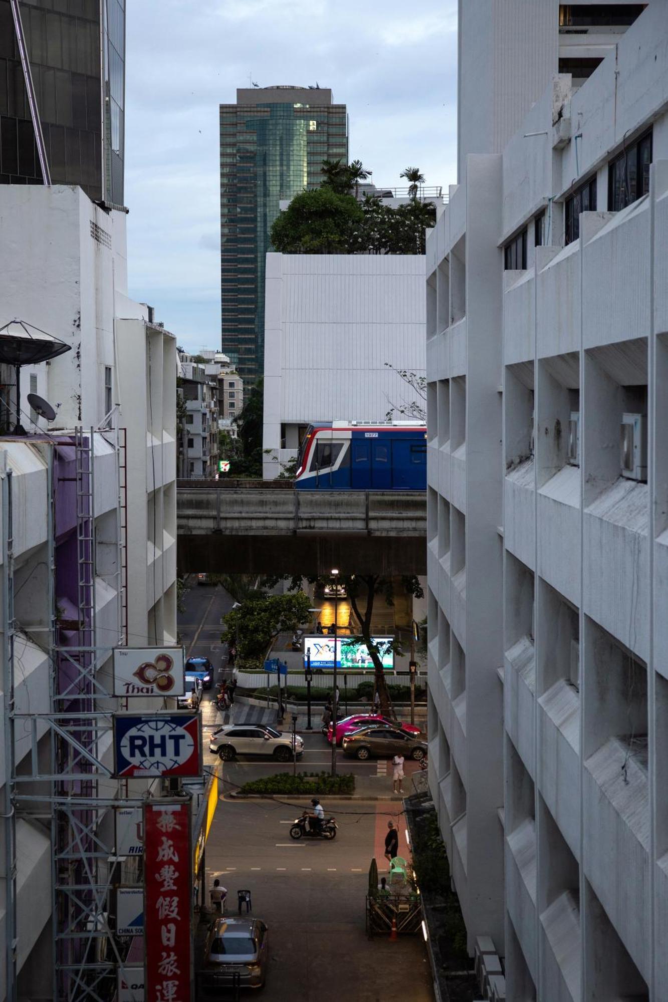 Nantra Silom Hotel Banguecoque Exterior foto