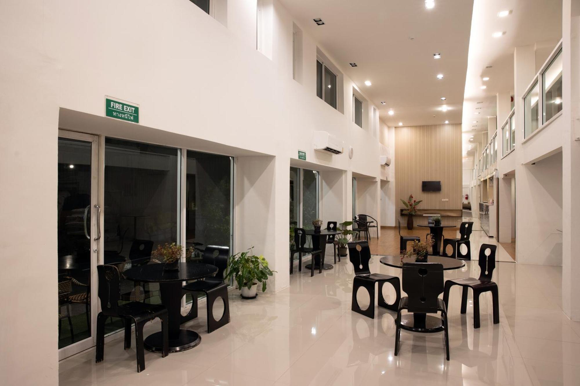 Nantra Silom Hotel Banguecoque Exterior foto