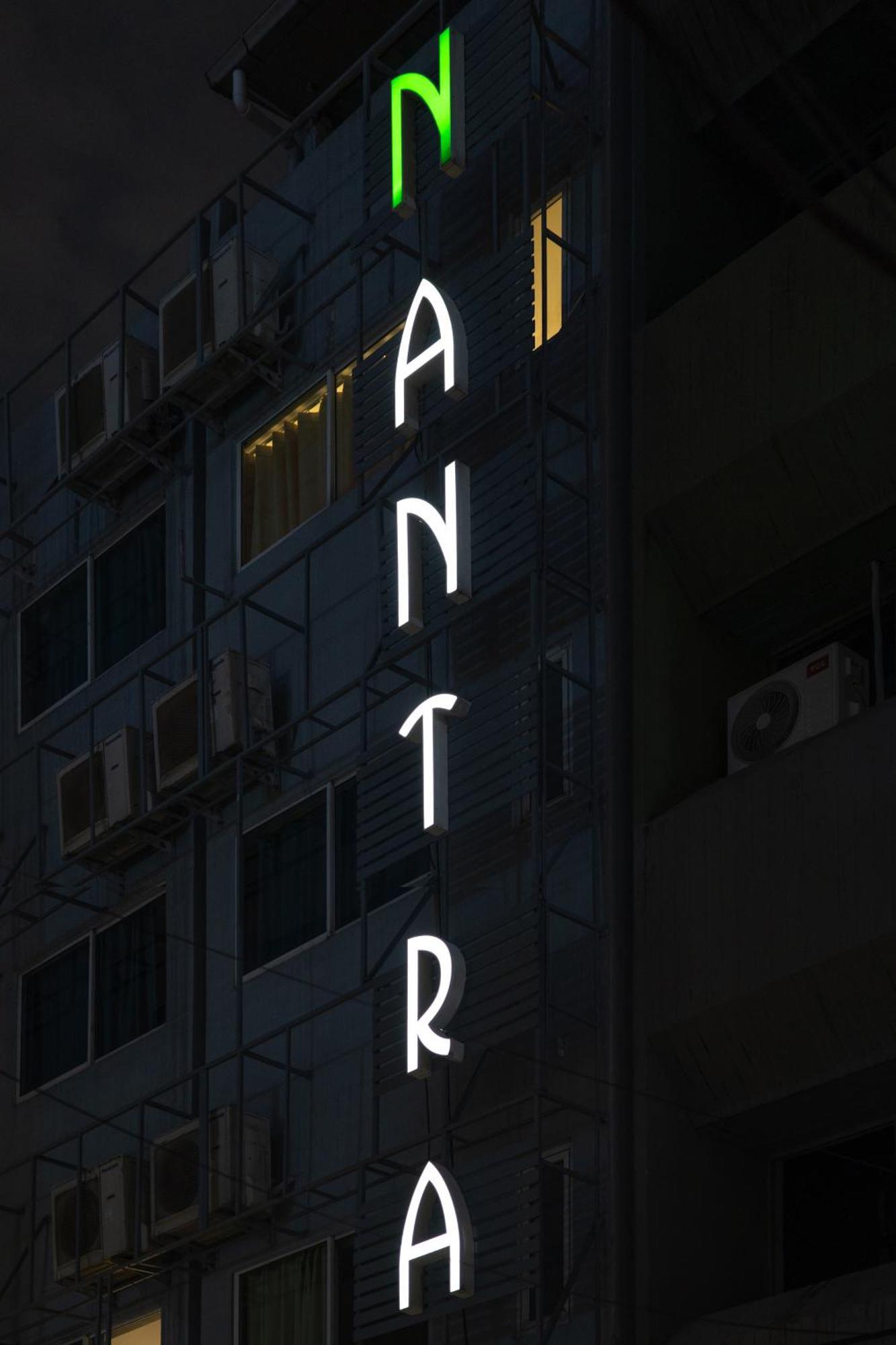 Nantra Silom Hotel Banguecoque Exterior foto