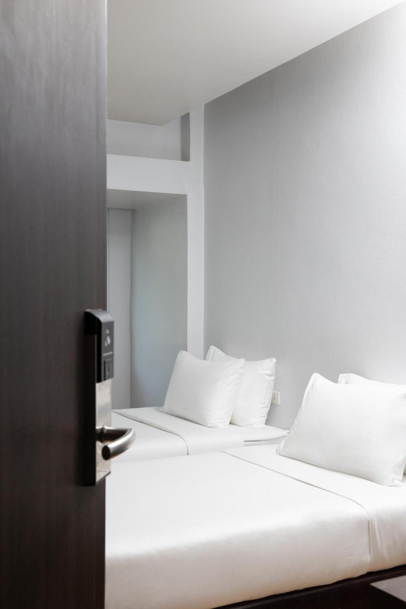 Nantra Silom Hotel Banguecoque Quarto foto