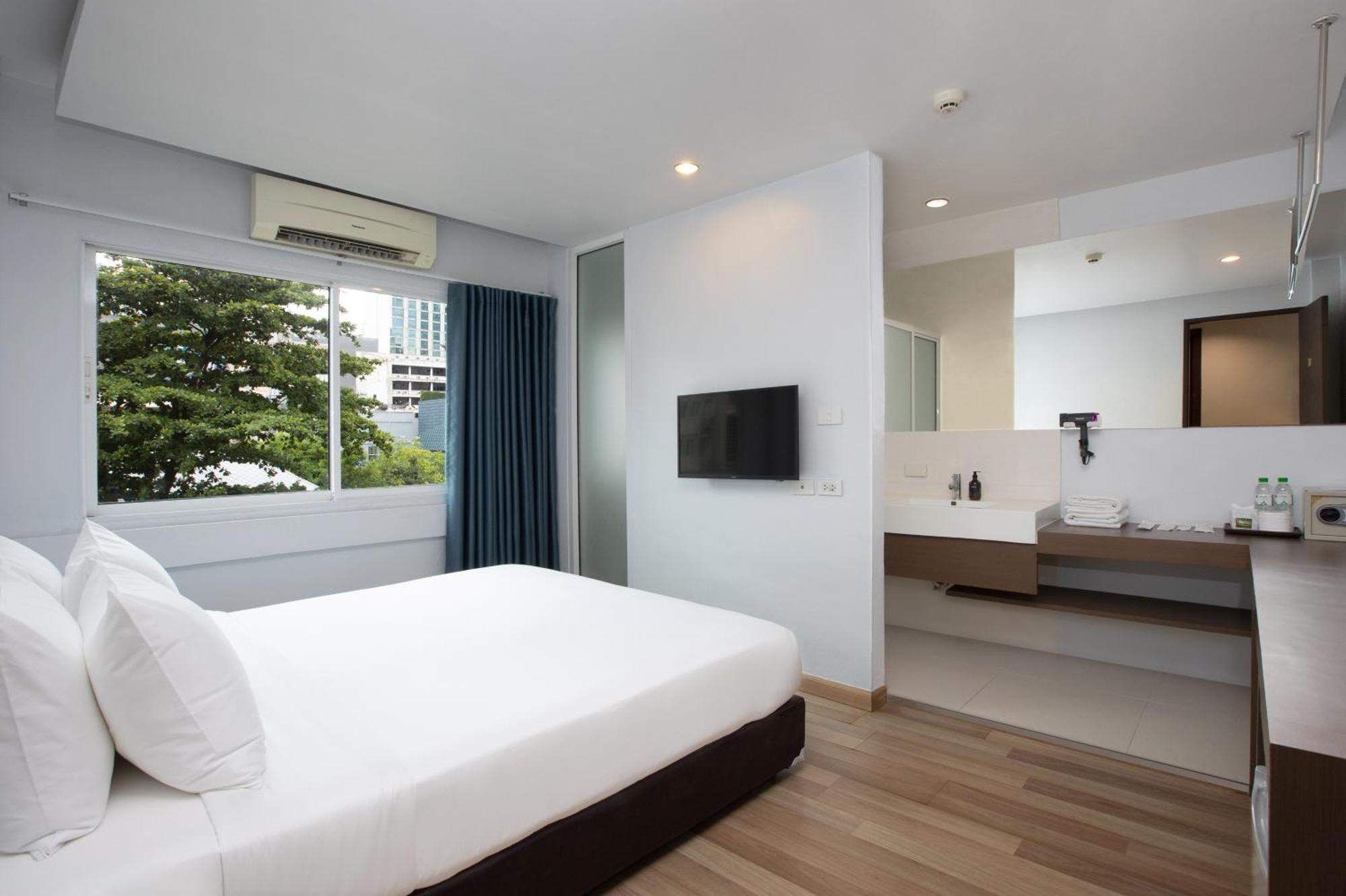 Nantra Silom Hotel Banguecoque Exterior foto