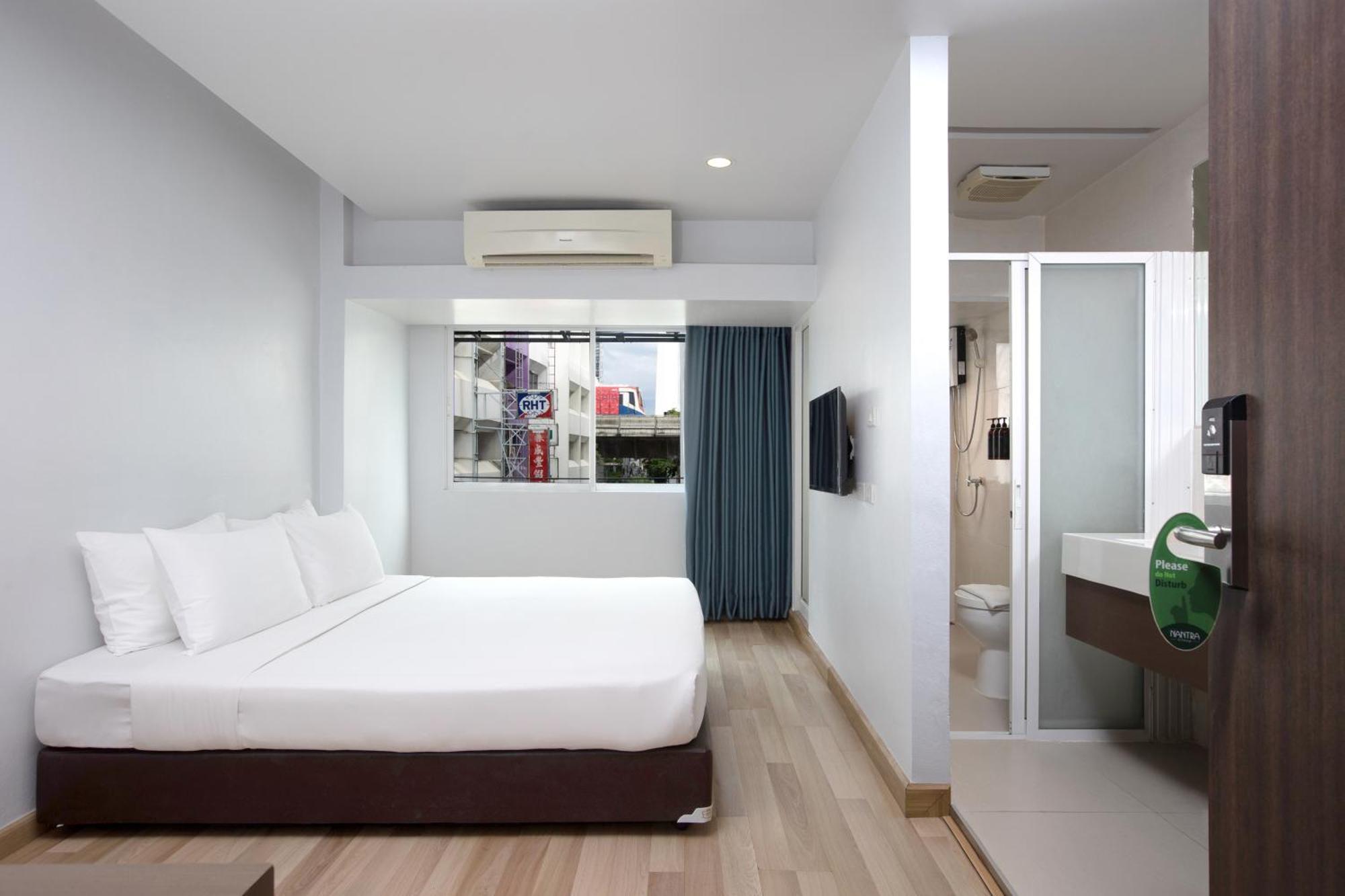 Nantra Silom Hotel Banguecoque Exterior foto