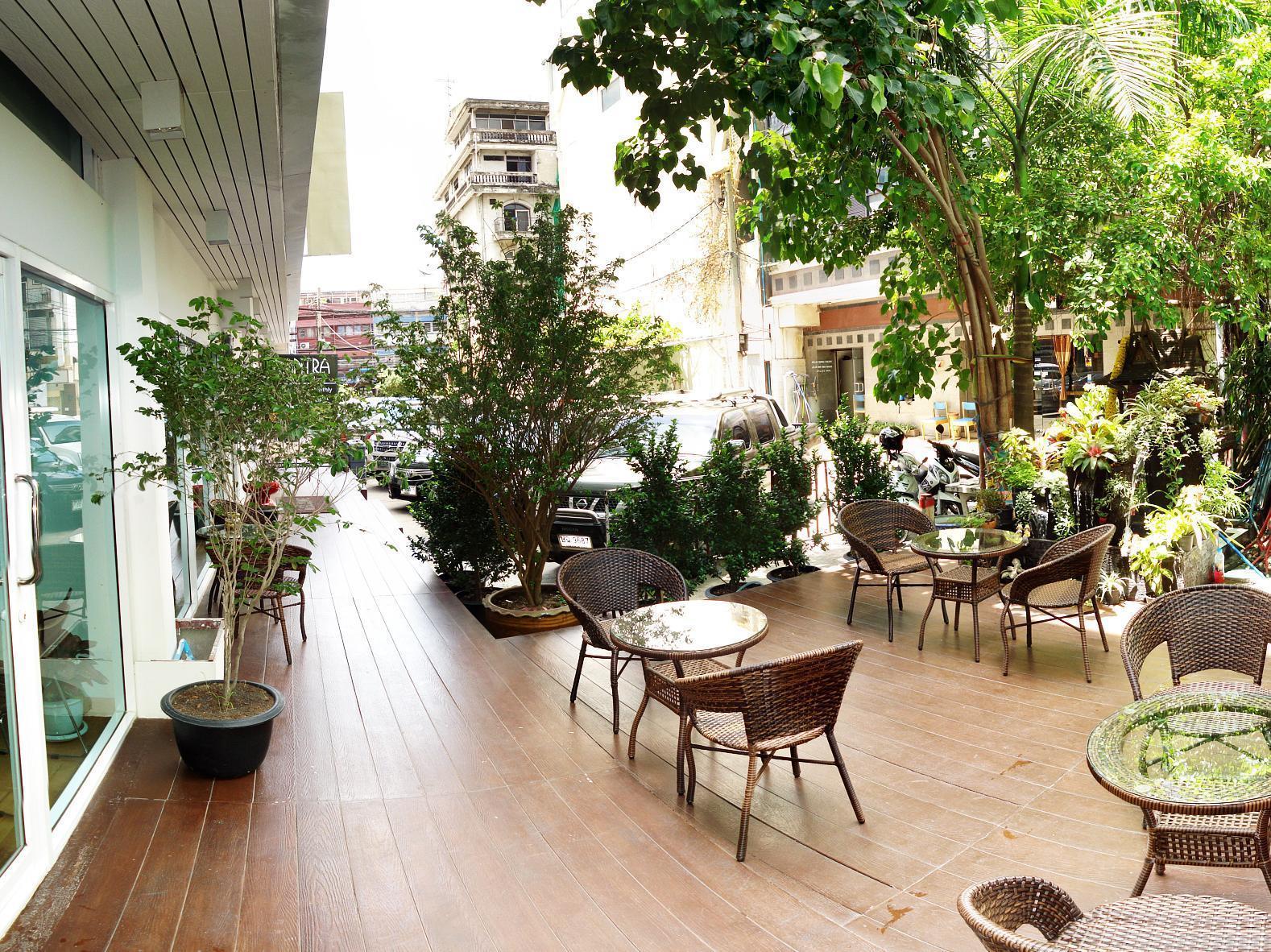 Nantra Silom Hotel Banguecoque Exterior foto