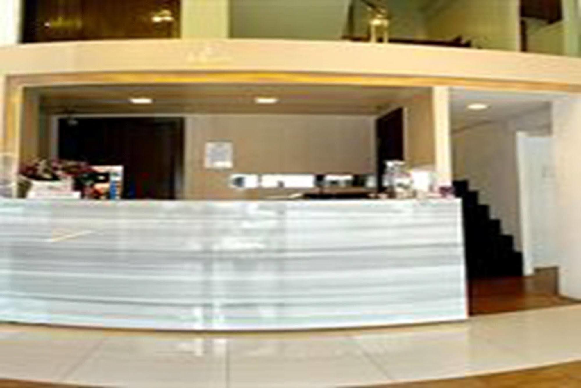 Nantra Silom Hotel Banguecoque Exterior foto