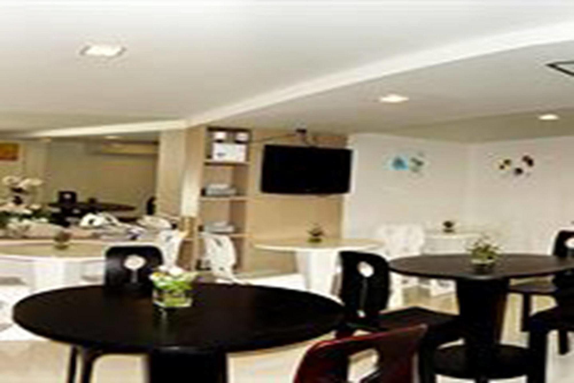 Nantra Silom Hotel Banguecoque Exterior foto