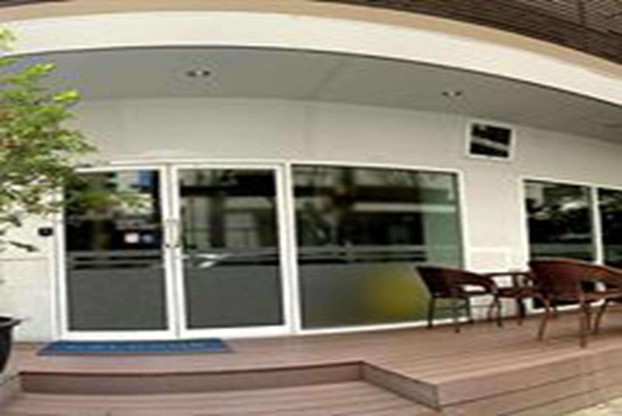 Nantra Silom Hotel Banguecoque Exterior foto