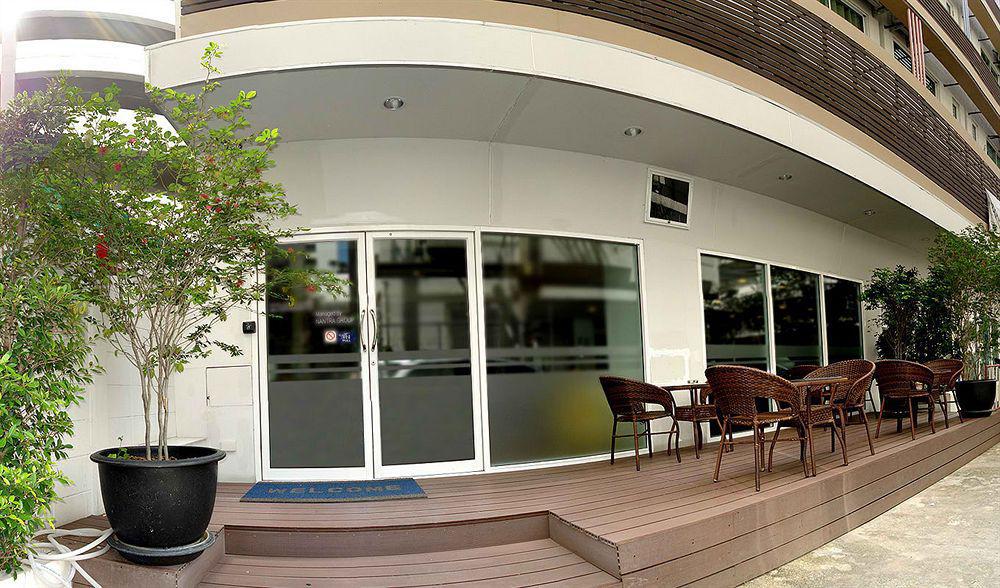 Nantra Silom Hotel Banguecoque Exterior foto