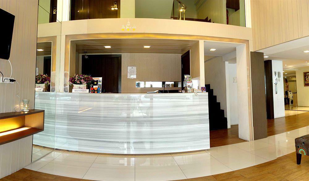 Nantra Silom Hotel Banguecoque Exterior foto